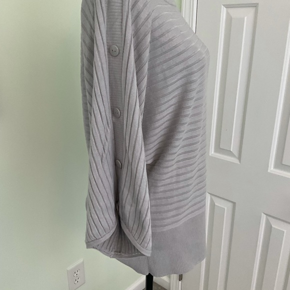 New York & Company sweater - Picture 2 of 8